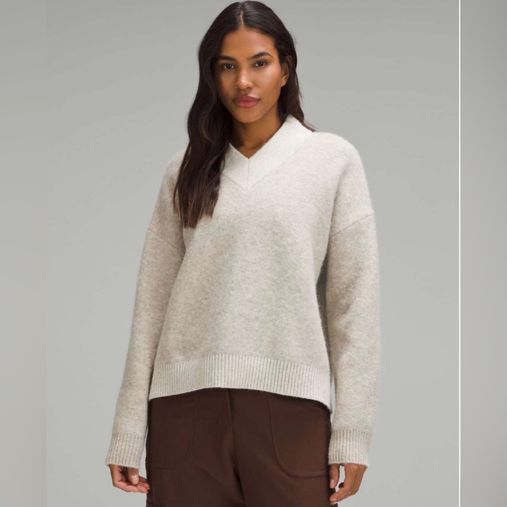 NWT Lululemon Alpaca Wool-Blend V-Neck Sweater
Heathered White Opal XS